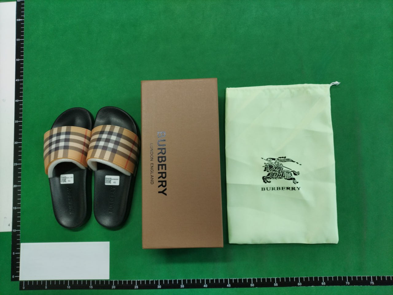 Claquettes Check BURBERRY + gift Box